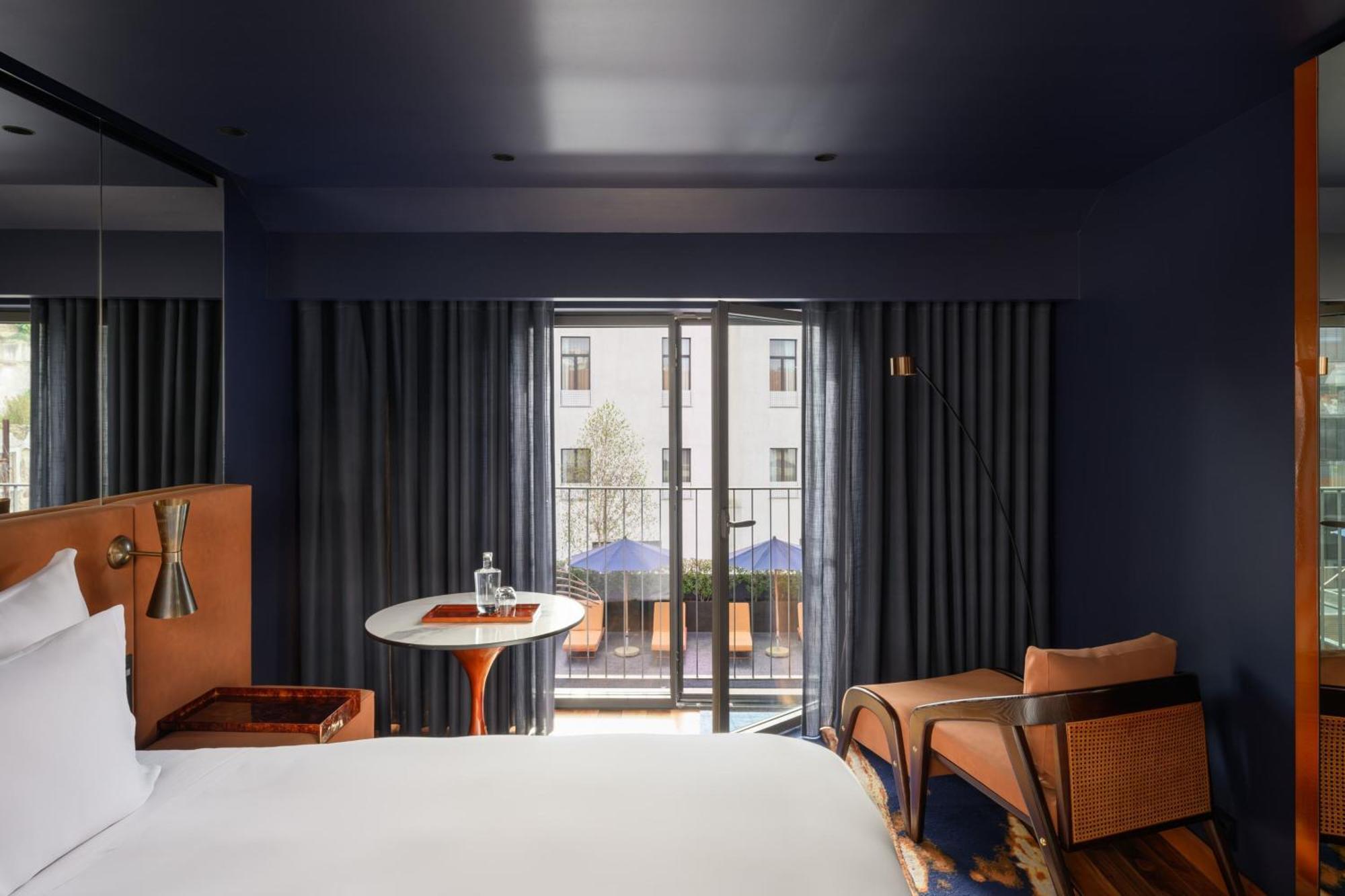 Forte De Gaia, Autograph Collection Vila Nova de Gaia Bagian luar foto A room at the Hotel Indigo Paris Montmartre